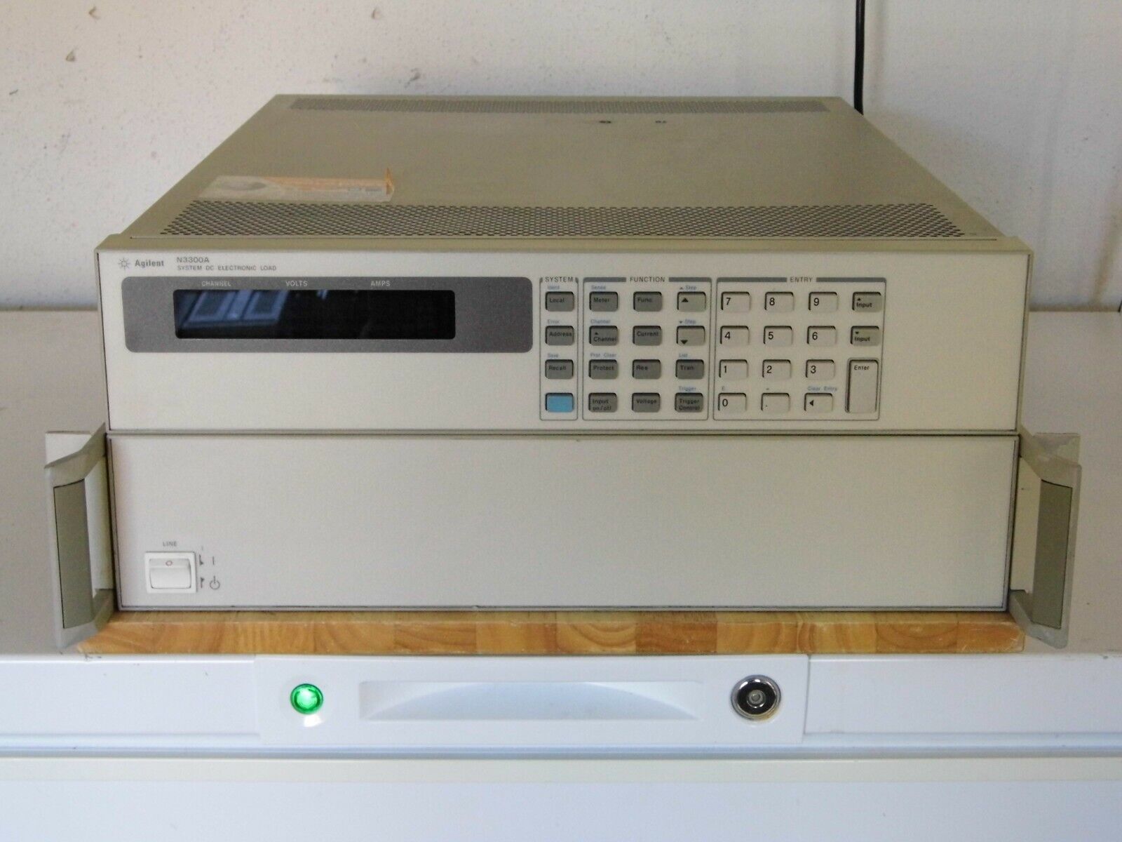 Agilent N3300A DC Electronic Load Mainframe Agilent N3300A DC Electronic Load Mainframe